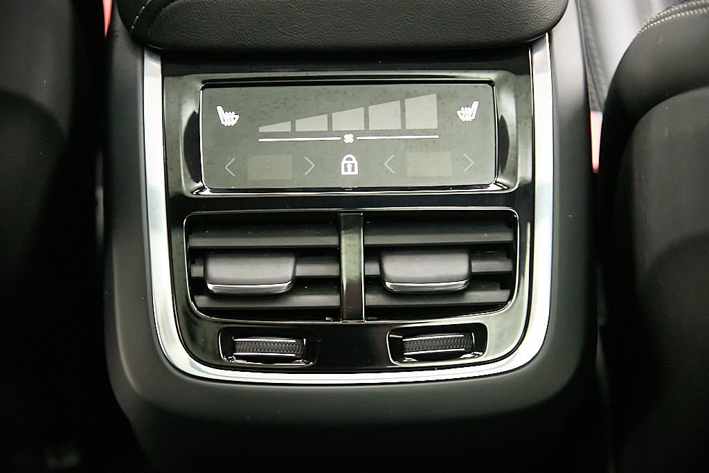 2023 VOLVO XC60 - Image 25