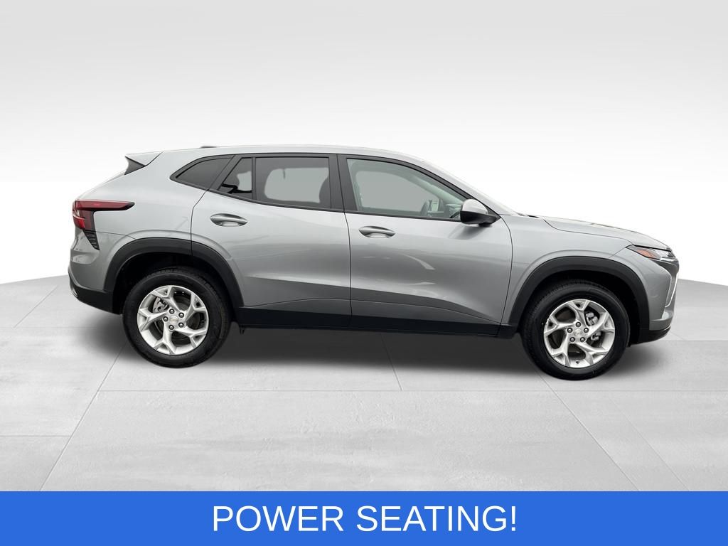 2024 Chevrolet Trax LS photo 6