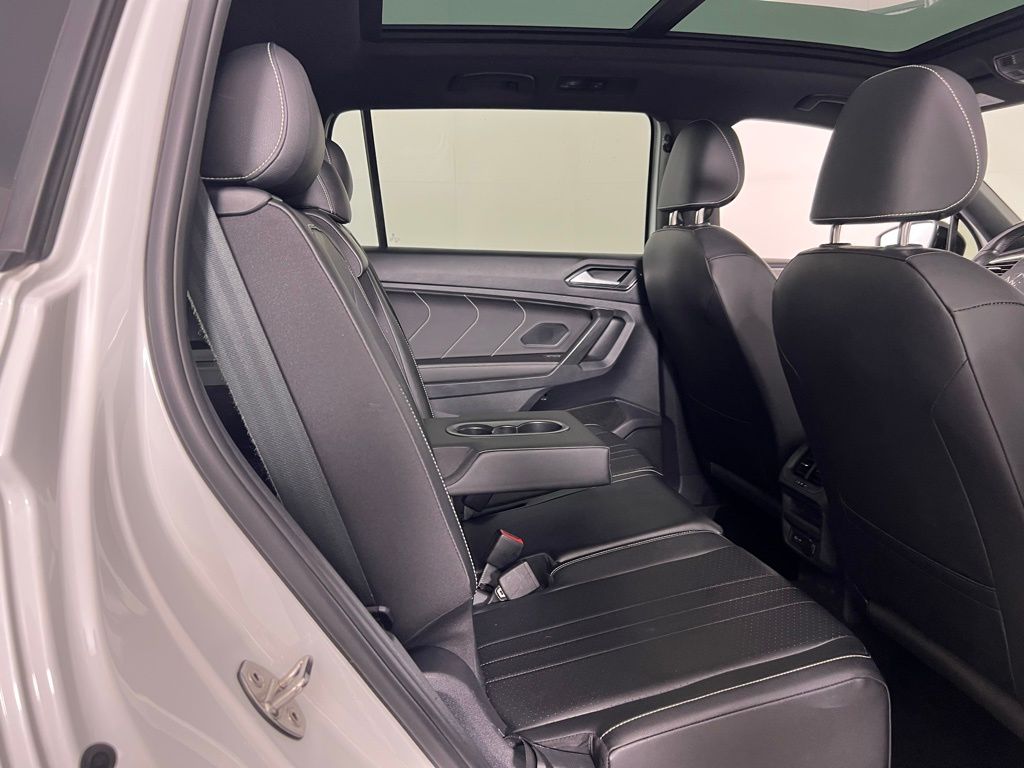 2023 Volkswagen Tiguan SE R-Line Black photo 24
