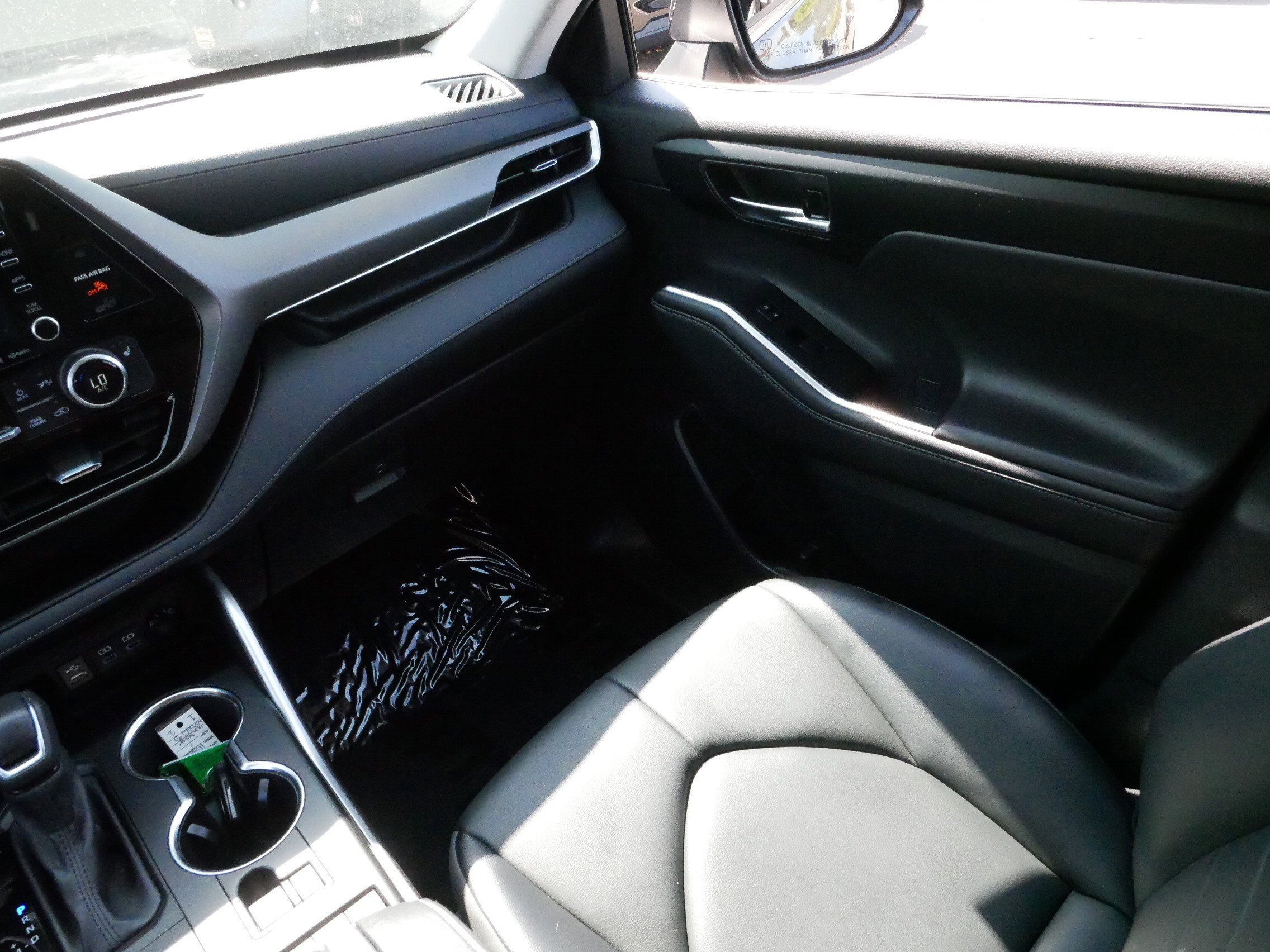 2022 Toyota Highlander XLE photo 11