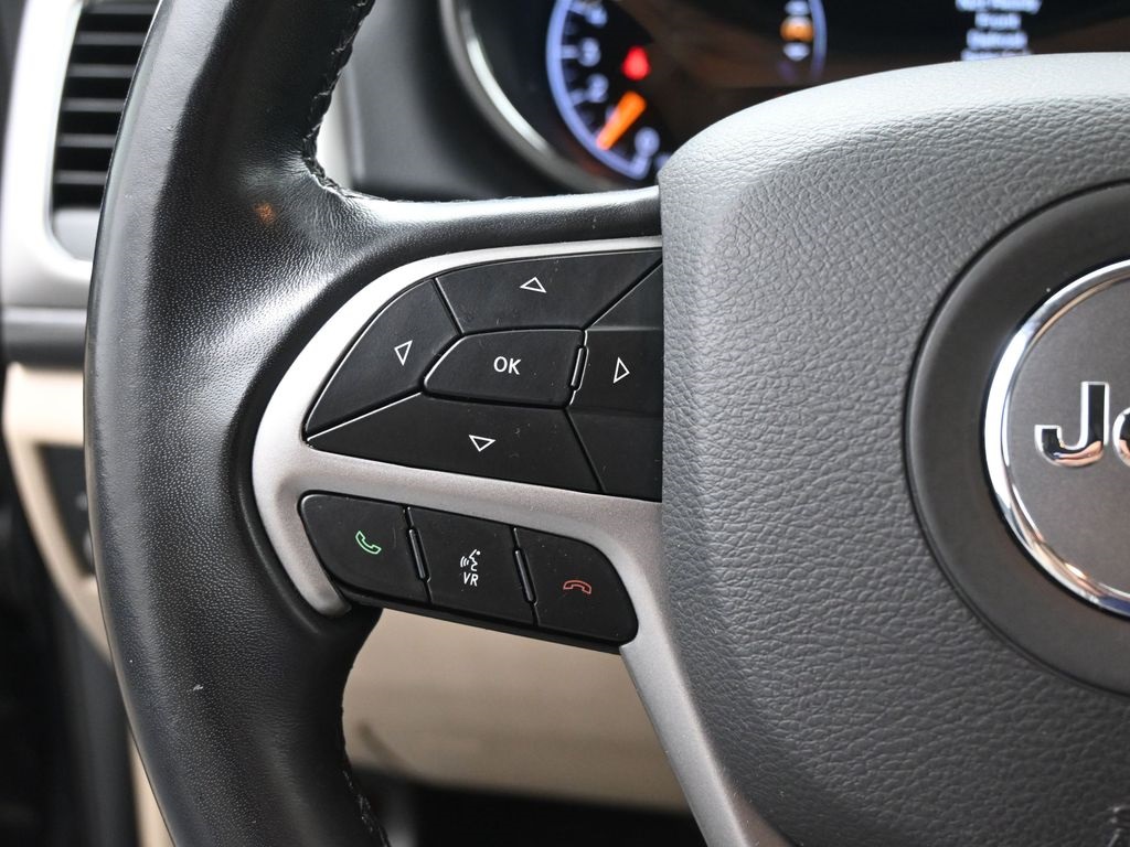 2022 Jeep Cherokee Laredo photo 2