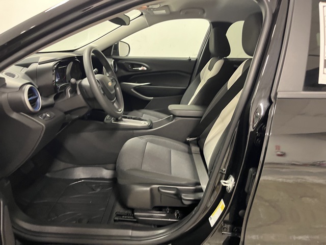 2025 Chevrolet Trax LS photo 17