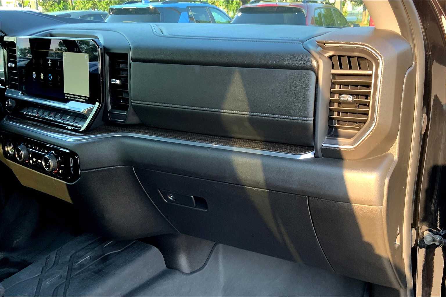 2024 Chevrolet Silverado 1500 LT photo 16