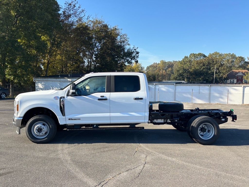 2026 Ford F-350 XL photo 2