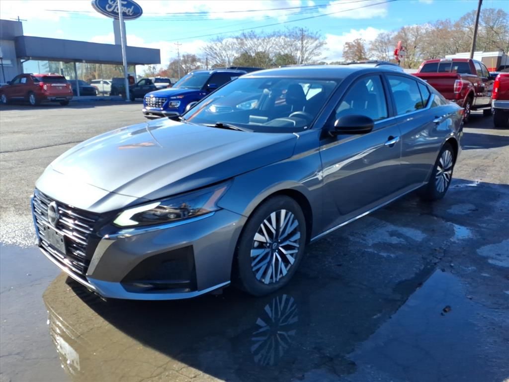 2024 Nissan Altima SV's photo