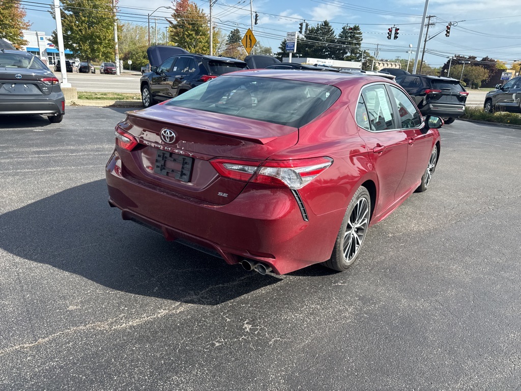 2018 Toyota Camry SE photo 6