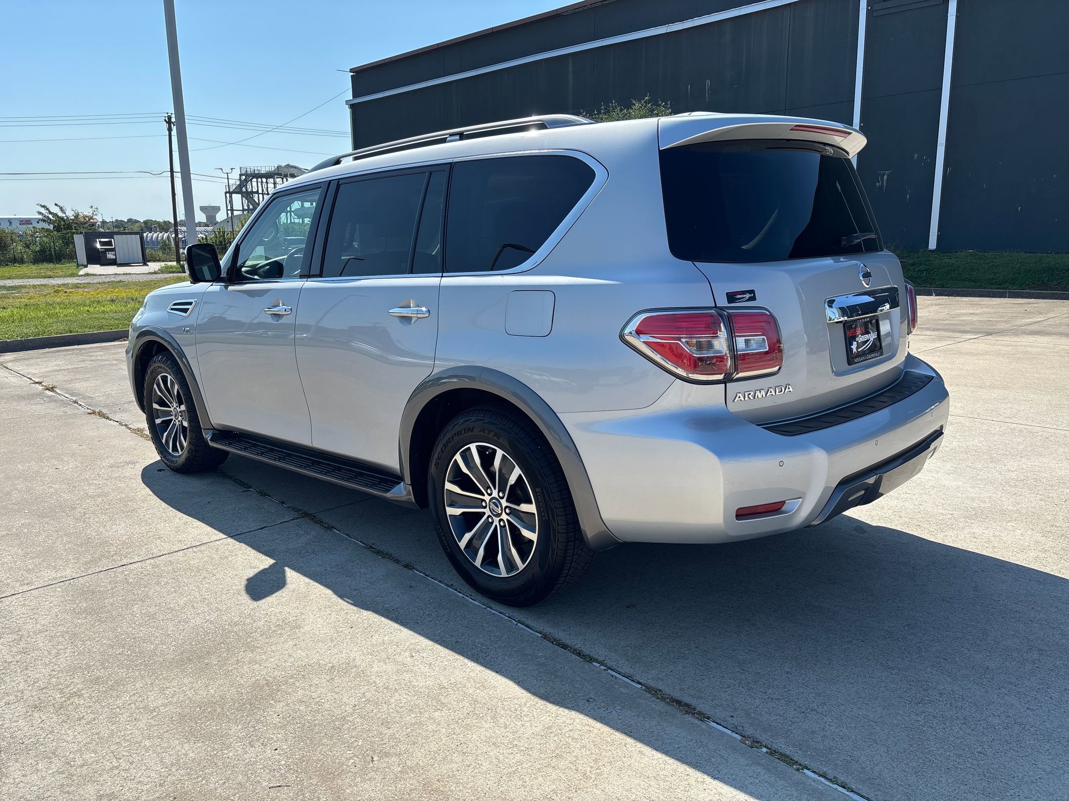 2020 Nissan Armada SL photo 3