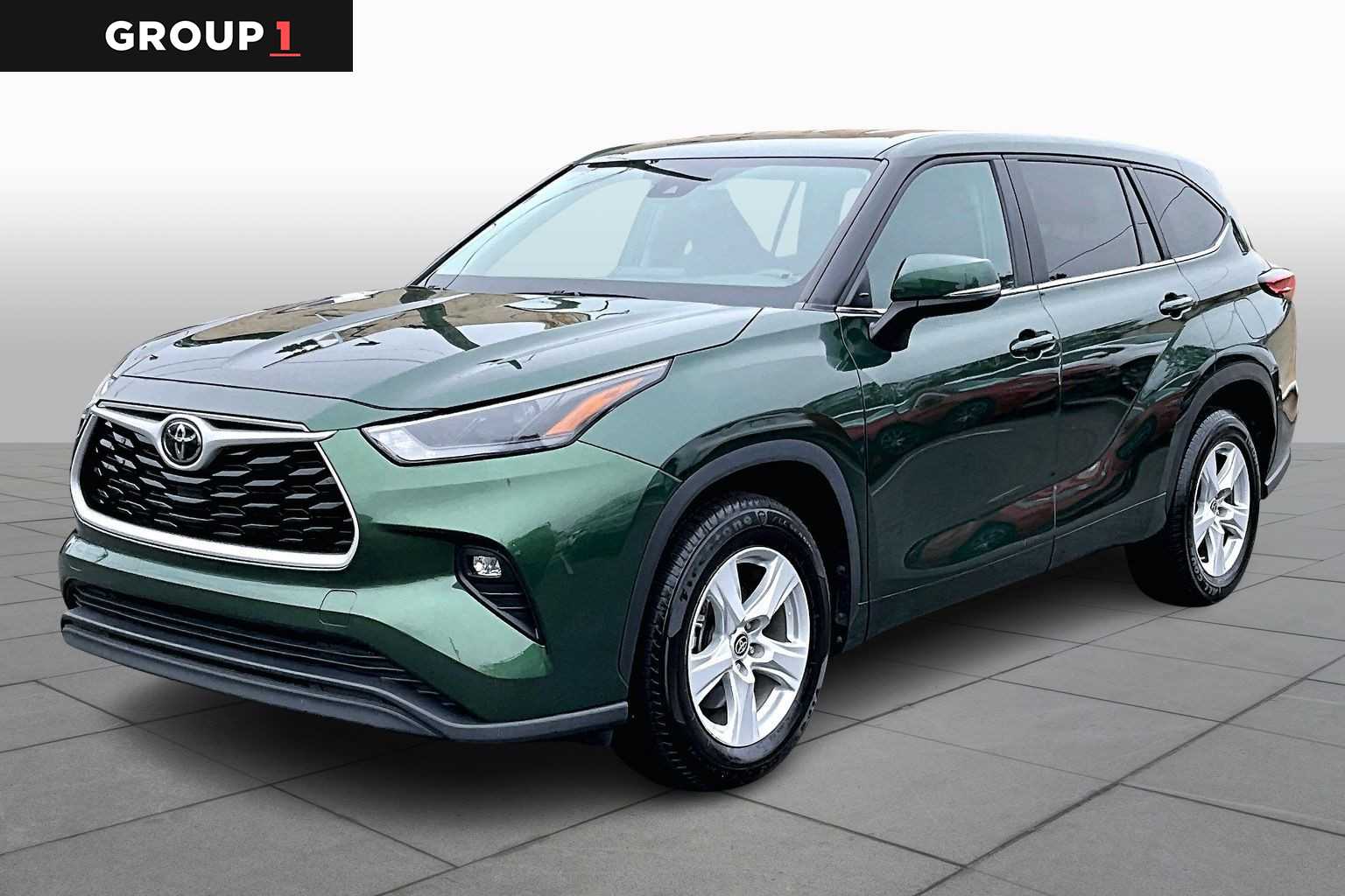 2023 Toyota Highlander LE's photo