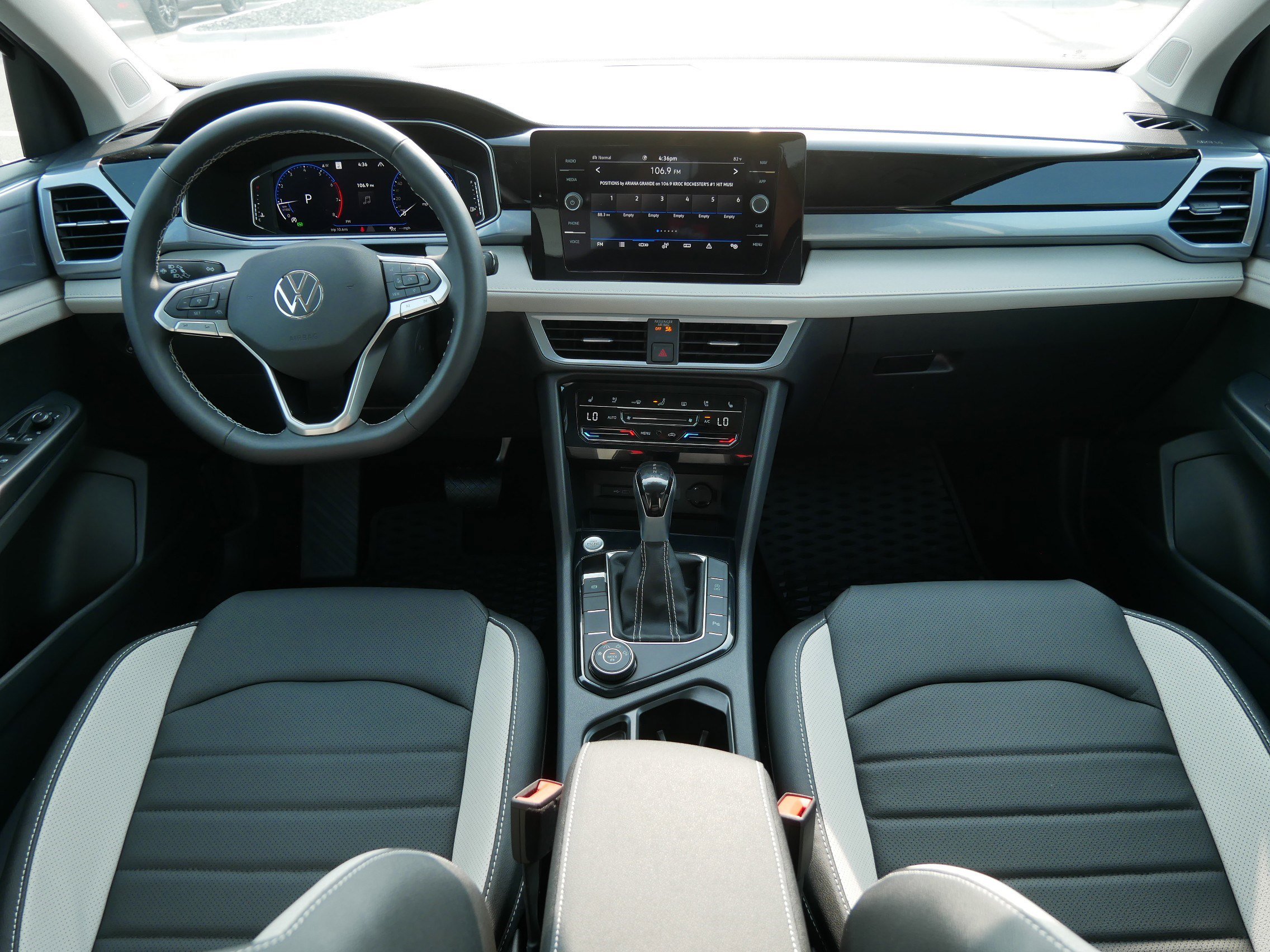 2025 Volkswagen Taos SEL photo 7