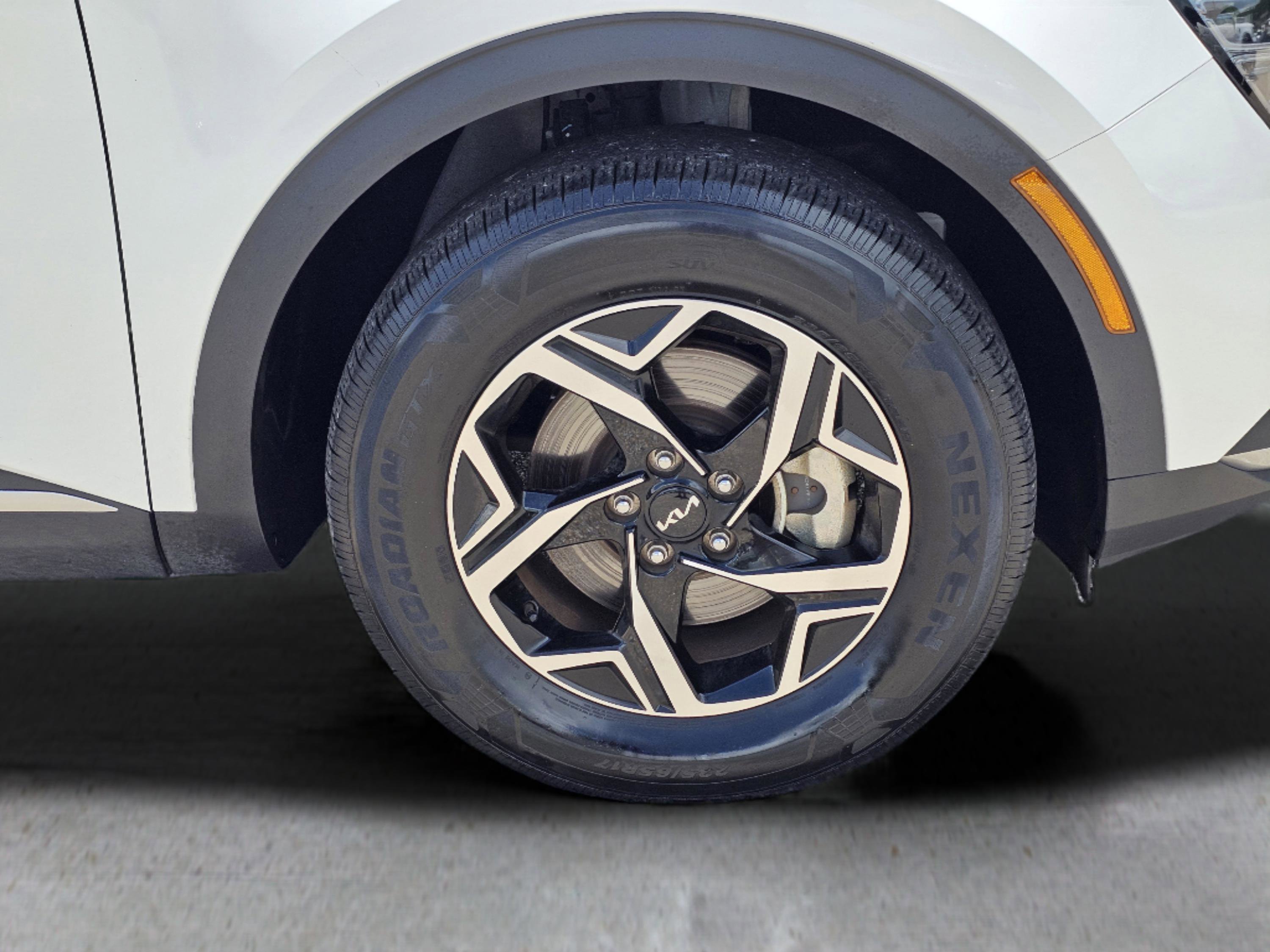 2024 Kia Sportage LX photo 4