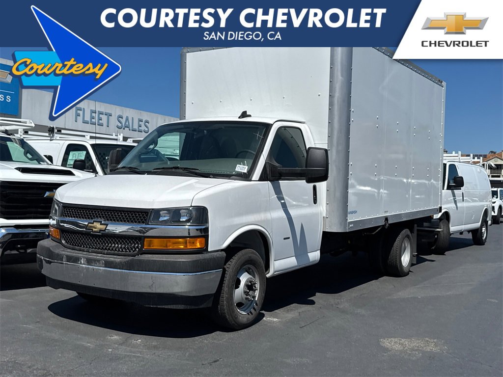 2025 Chevrolet Express Cutaway Base's photo