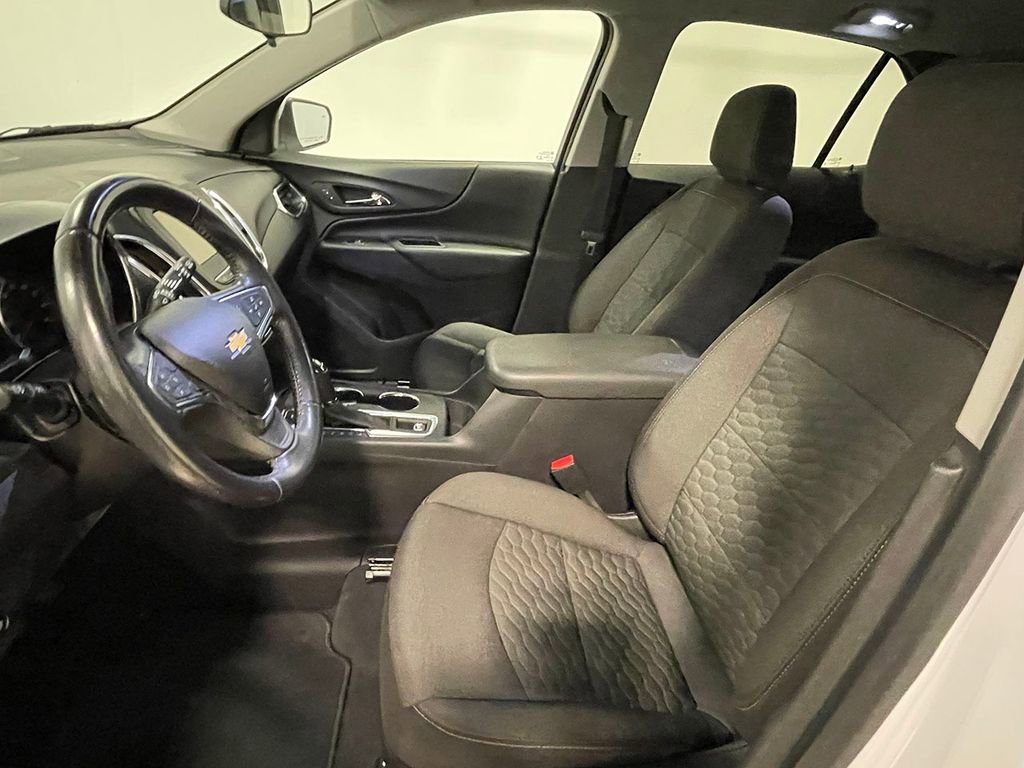 2019 Chevrolet Equinox LT photo 2
