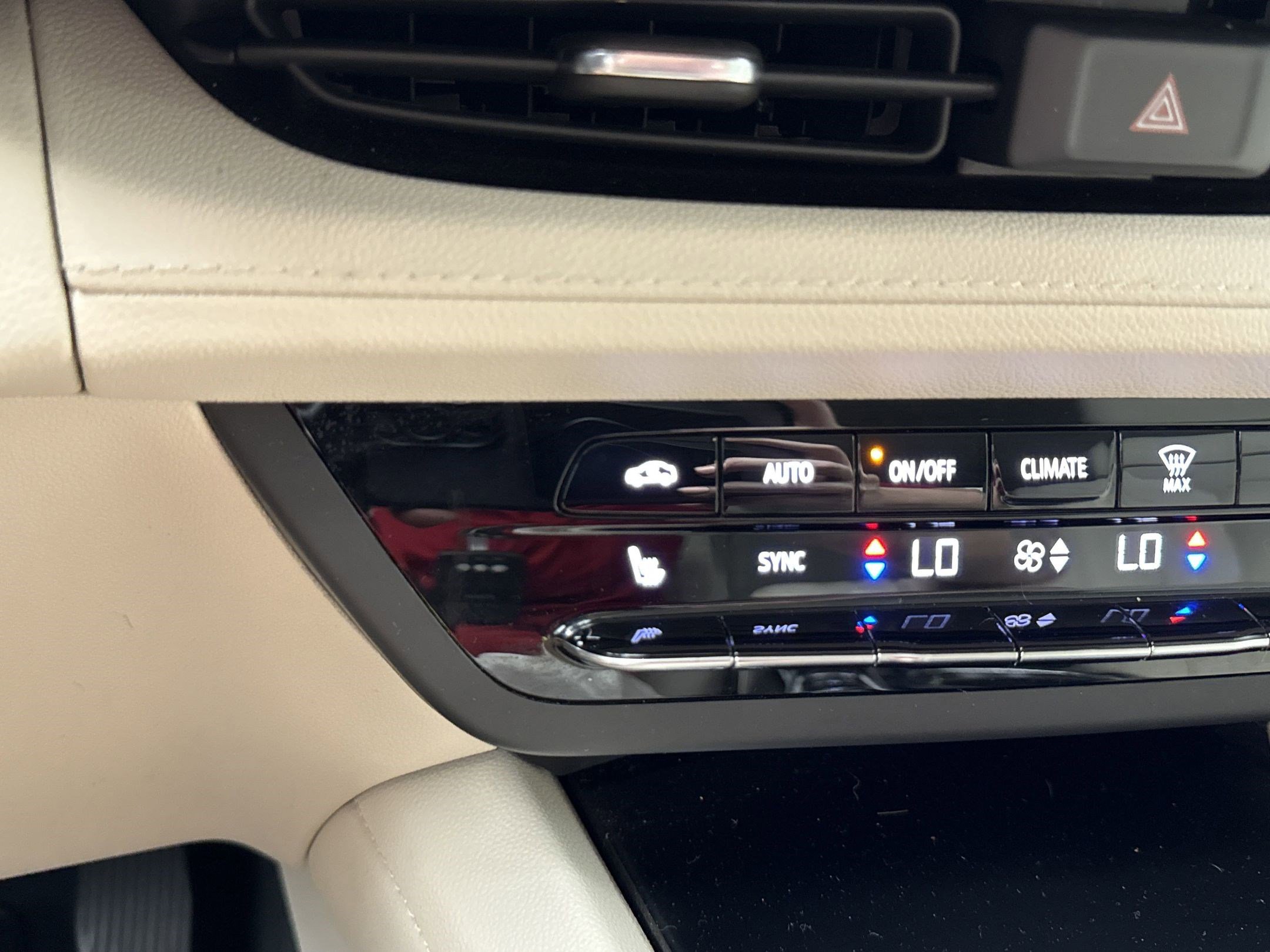 2022 Buick Envision Essence photo 17