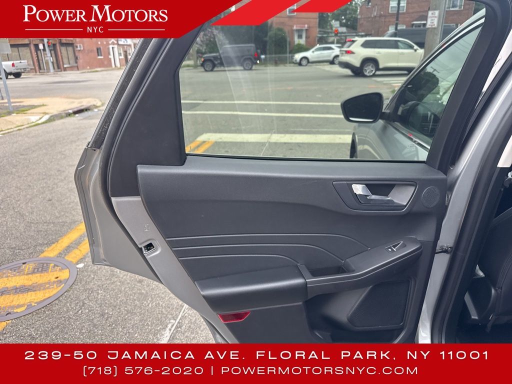 2021 Ford Escape Titanium photo 22