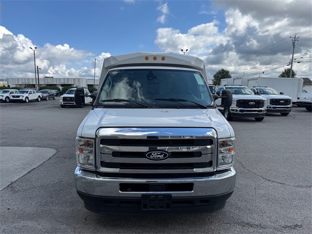 2026 Ford E-350 Base photo 2