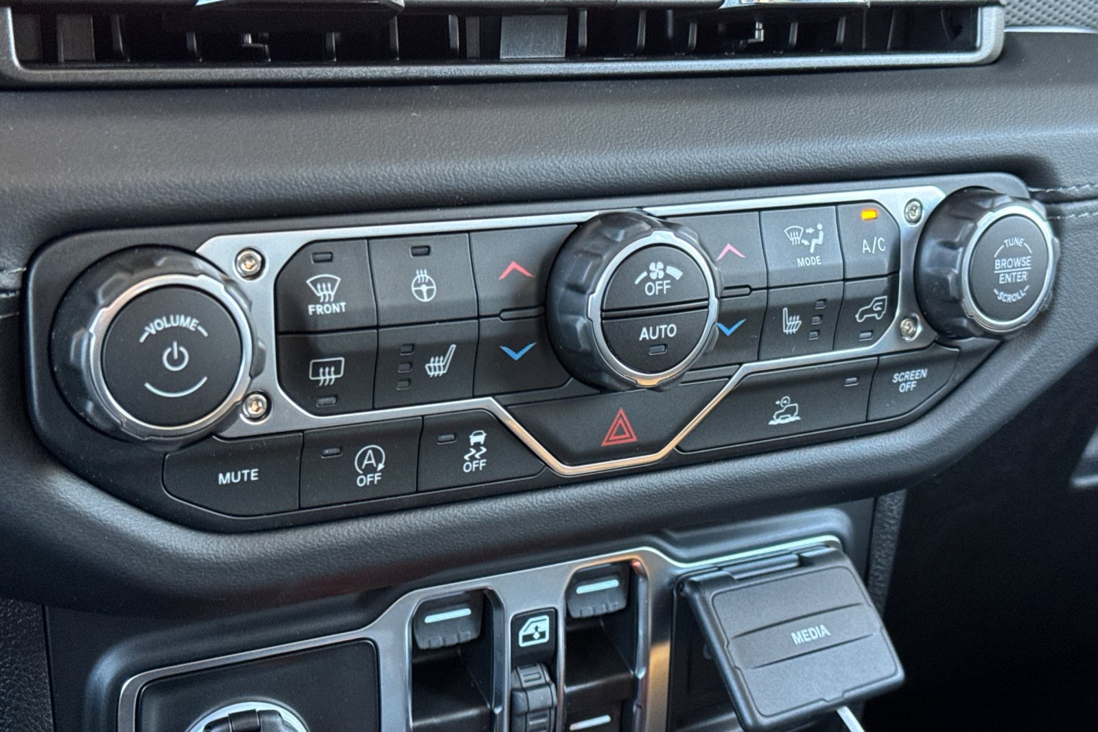 2025 Jeep Wrangler Rubicon photo 19