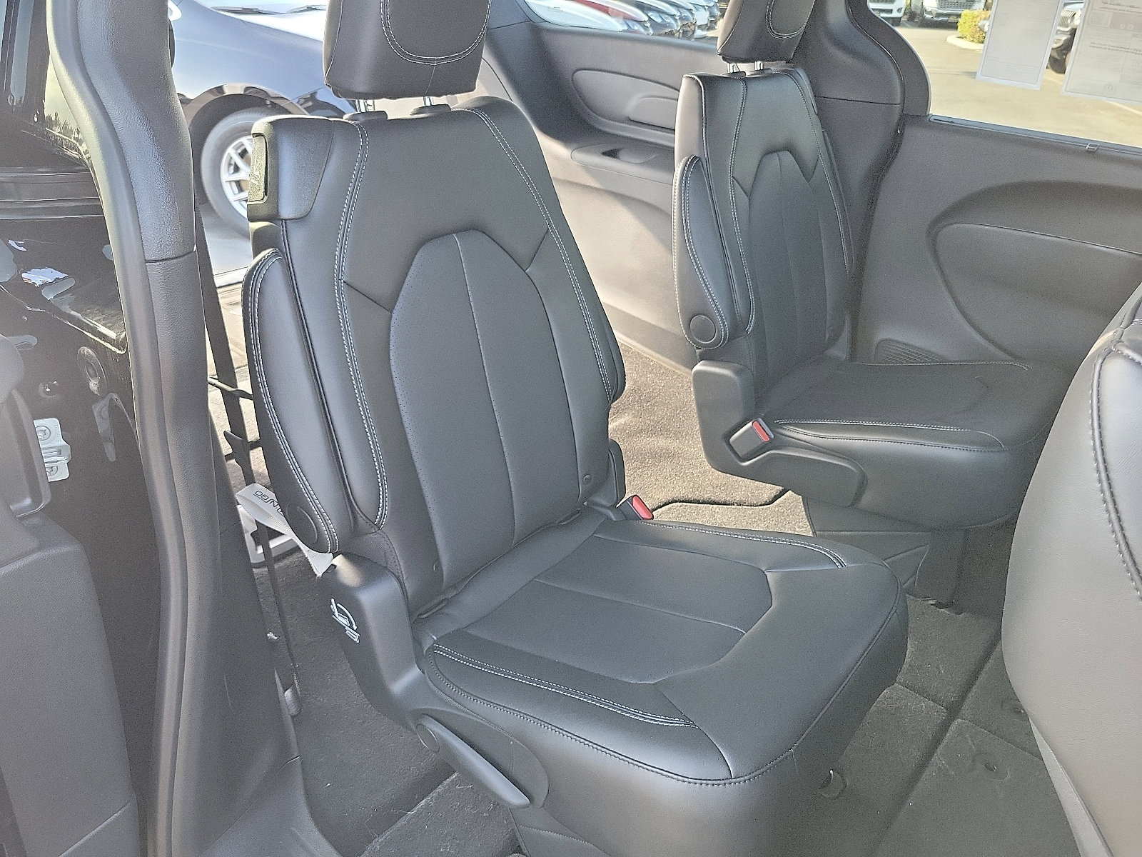 2025 Chrysler Voyager LX photo 16