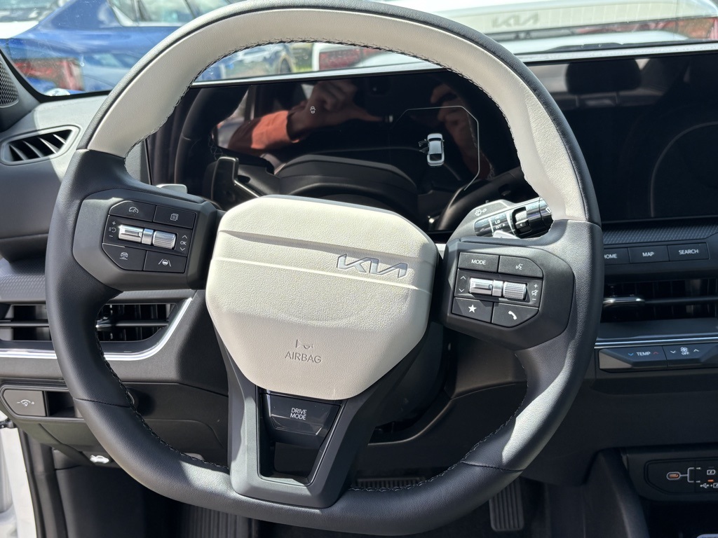 2025 Kia K4 GT-Line photo 8