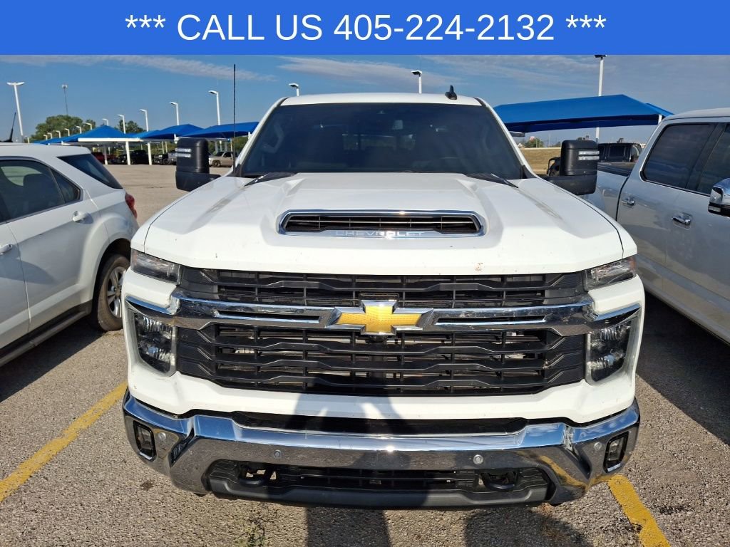 2025 Chevrolet Silverado 2500HD LT photo 3