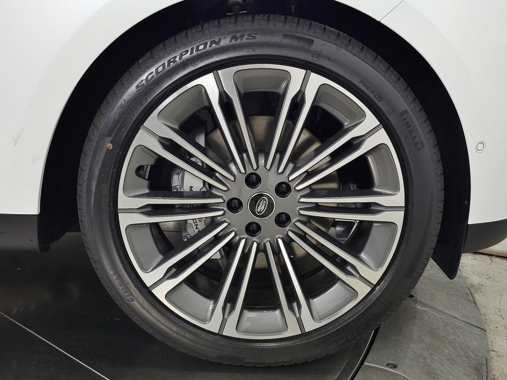 2025 Land Rover Range Rover Sport SE photo 9