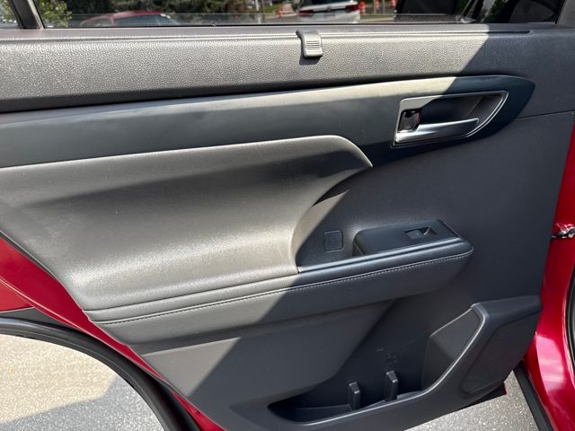 2021 Toyota Highlander XLE photo 15