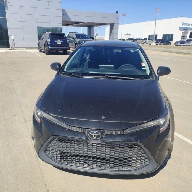 Used 2022 Toyota Corolla LE with VIN 5YFEPMAE0NP387567 for sale in Denison, TX