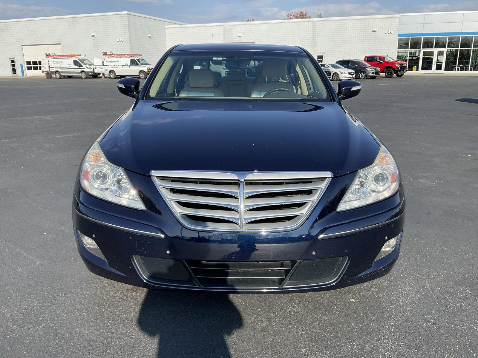 2010 Hyundai Genesis 3.8 photo 2