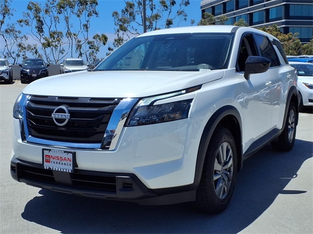 2025 Nissan Pathfinder S photo 2