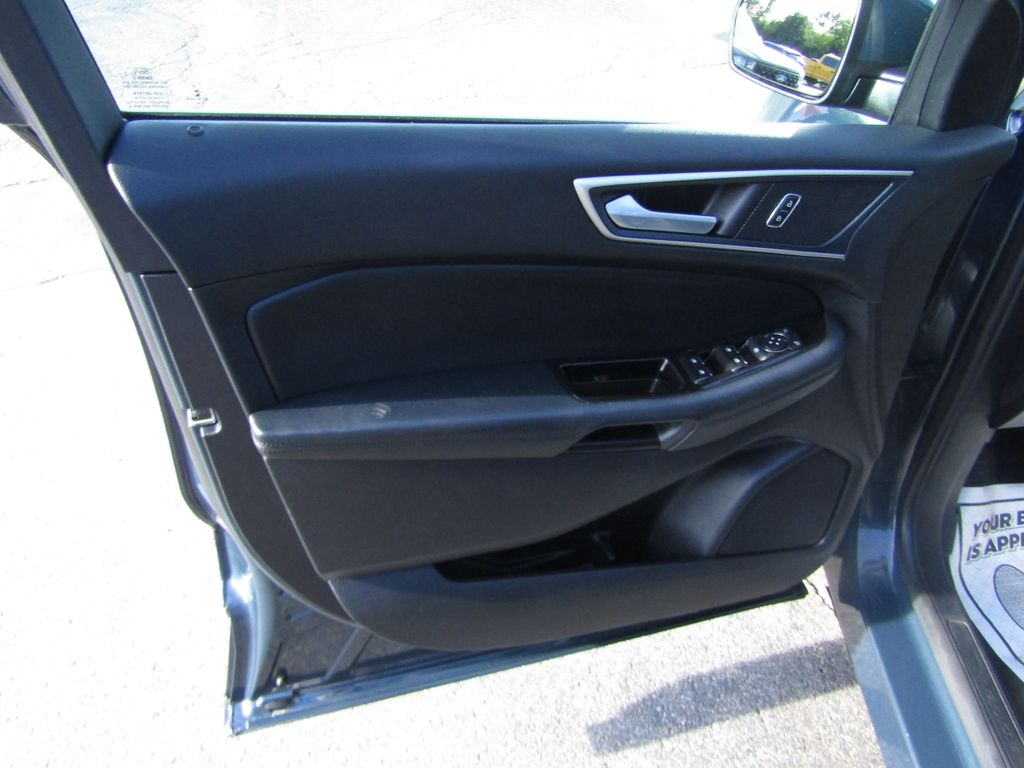 2019 Ford Edge SEL photo 16
