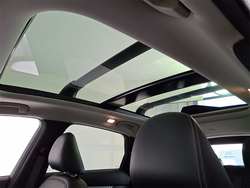 2022 Infiniti QX50 Essential photo 14