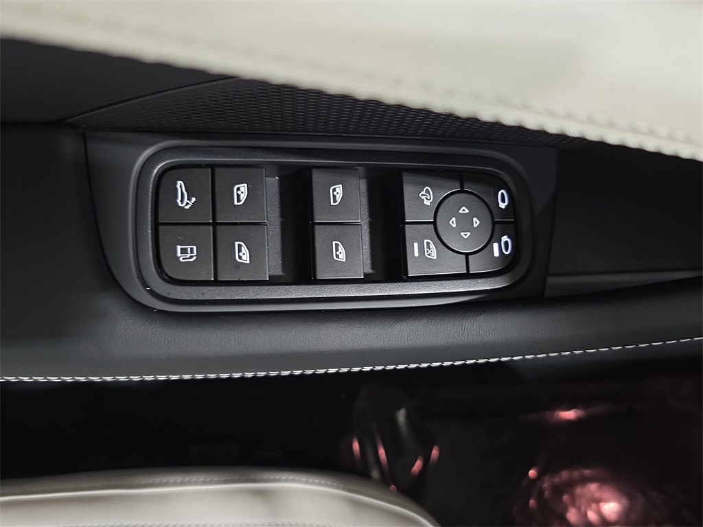 2026 Porsche Panamera E-Hybrid 4 photo 21