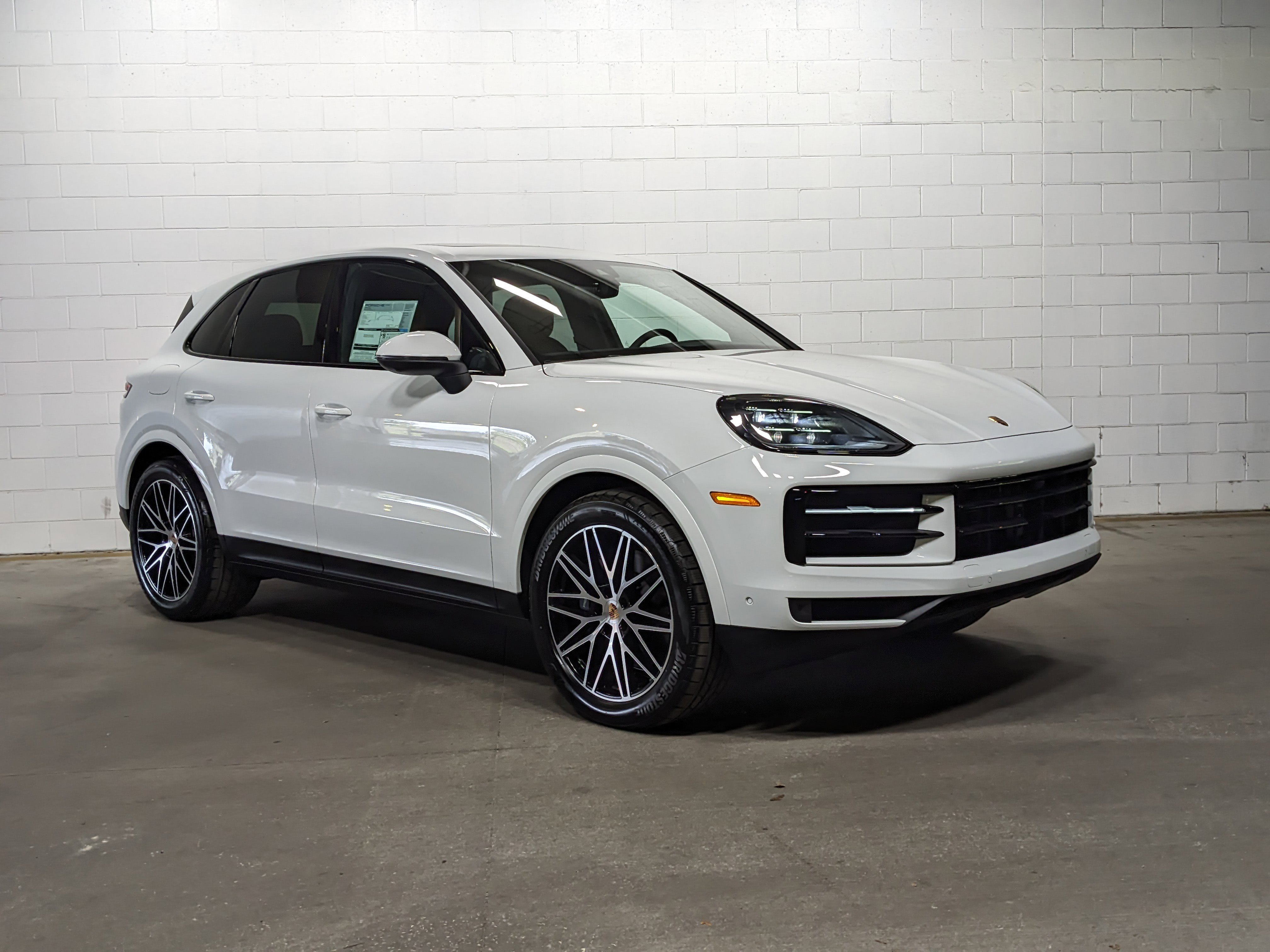 2025 Porsche Cayenne photo 4