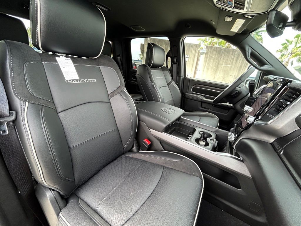 2025 Ram 3500 Laramie photo 33