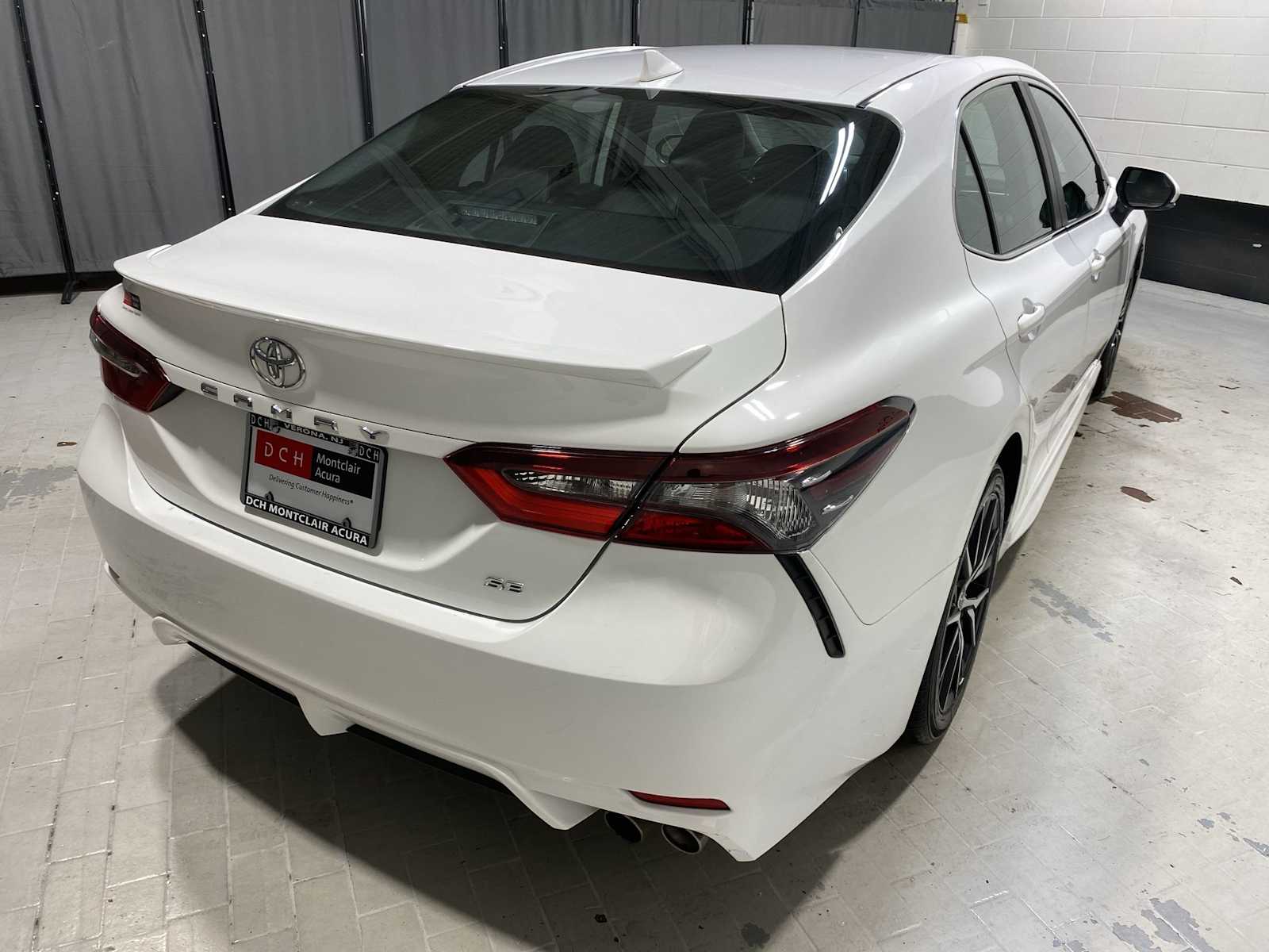 2022 Toyota Camry SE photo 23