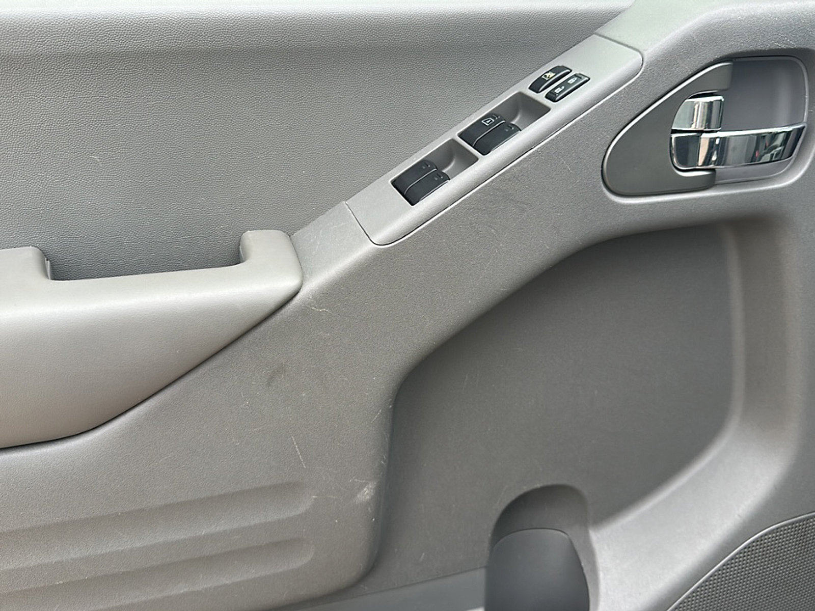 2019 Nissan Frontier SV photo 3