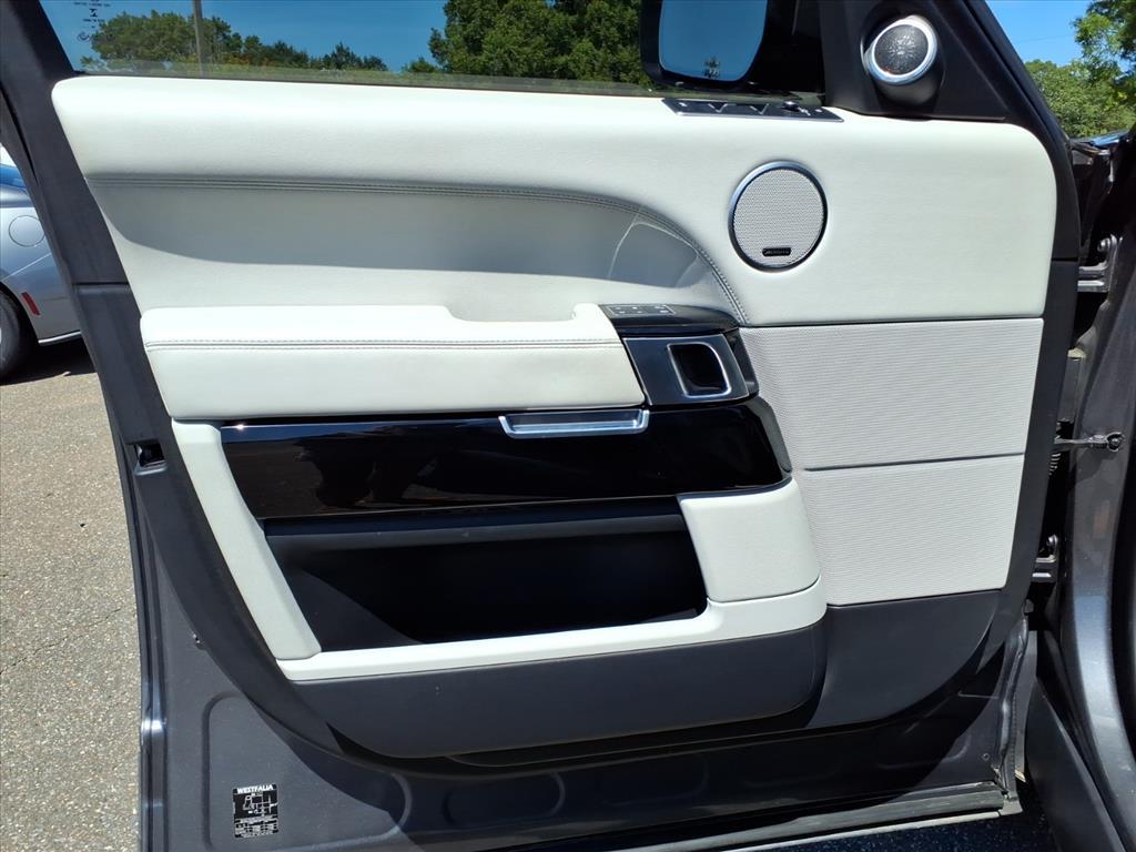 2016 Land Rover Range Rover HSE photo 4
