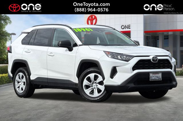 2019 Toyota RAV4 LE's photo