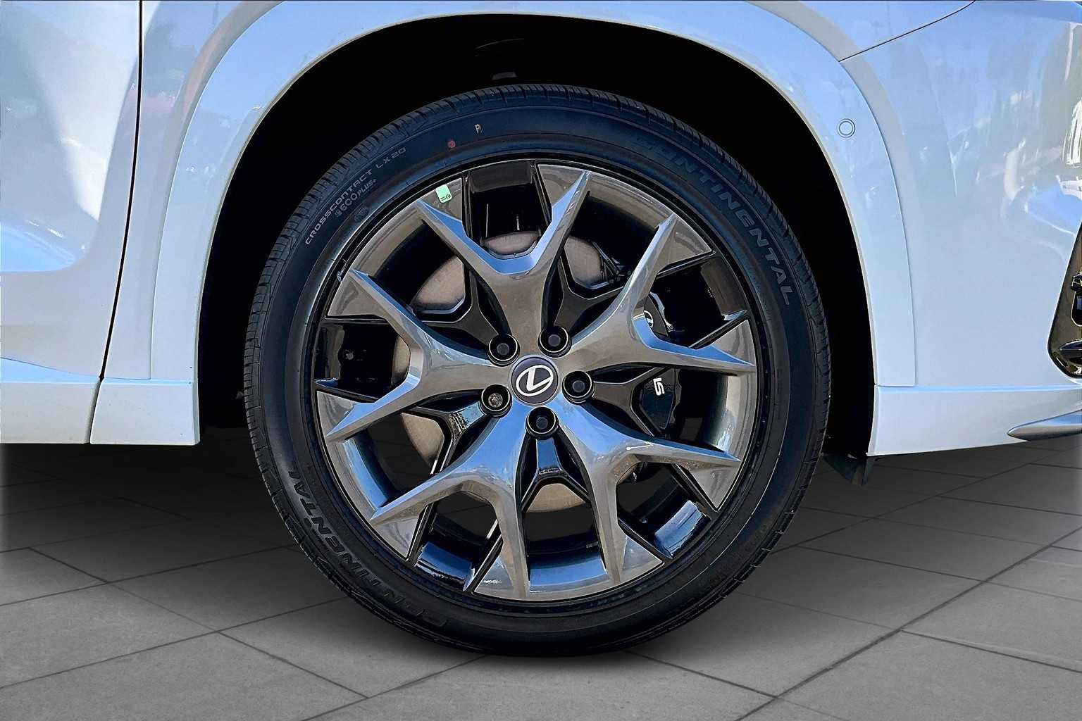 2026 Lexus TX 500h F SPORT Performance Premium photo 5