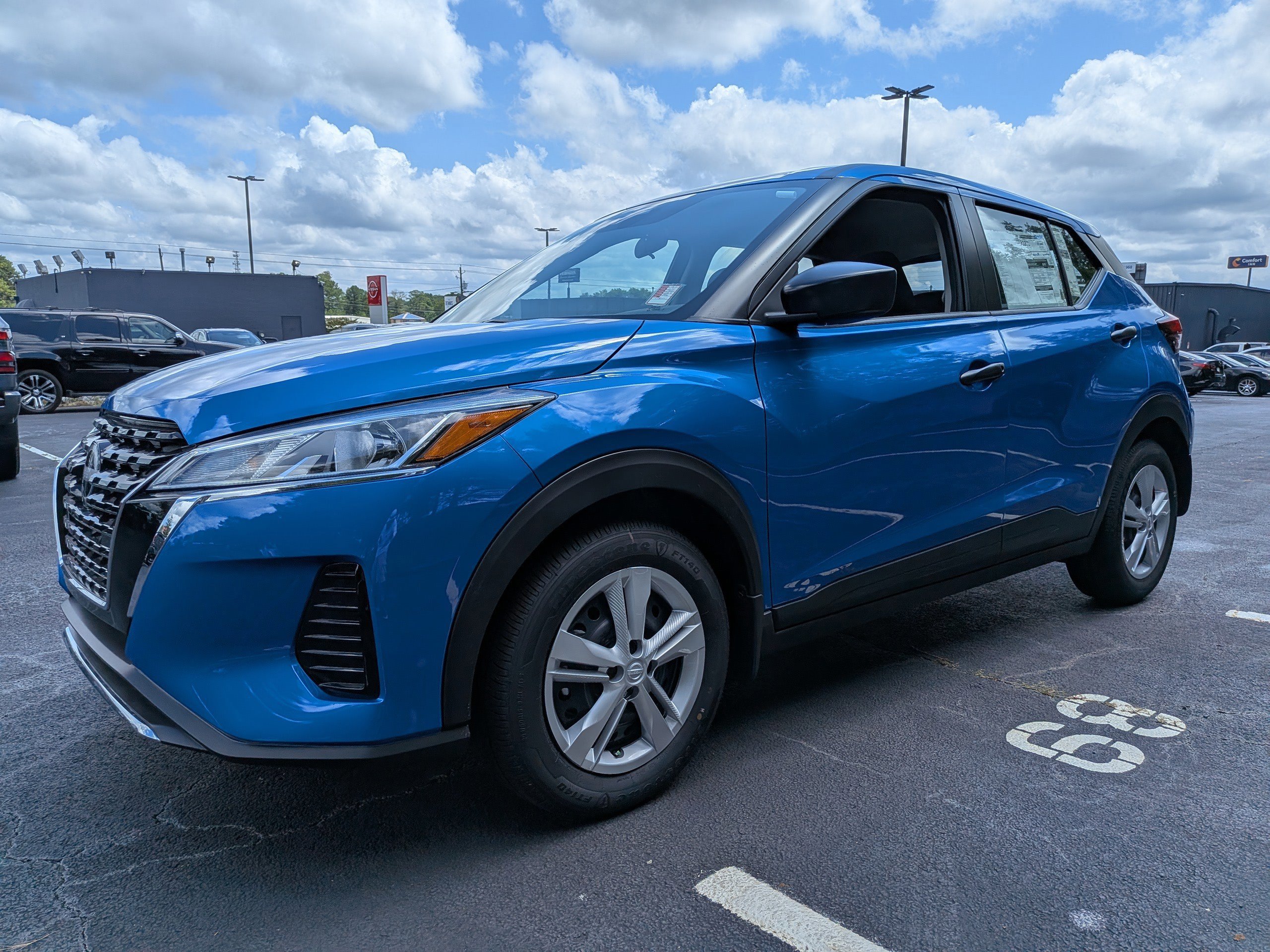 2025 Nissan Kicks Play S photo 3