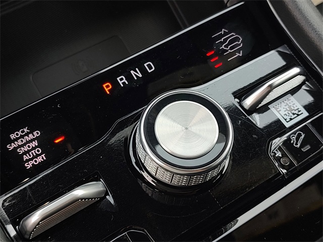 2025 Jeep Grand Cherokee Overland photo 16