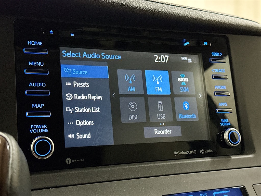 2020 Toyota Sienna XLE photo 25