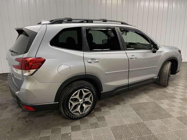 2020 Subaru Forester Premium photo 3