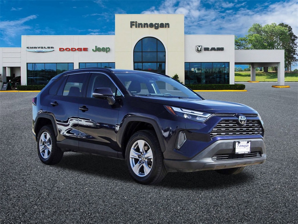 2023 Toyota RAV4 XLE's photo