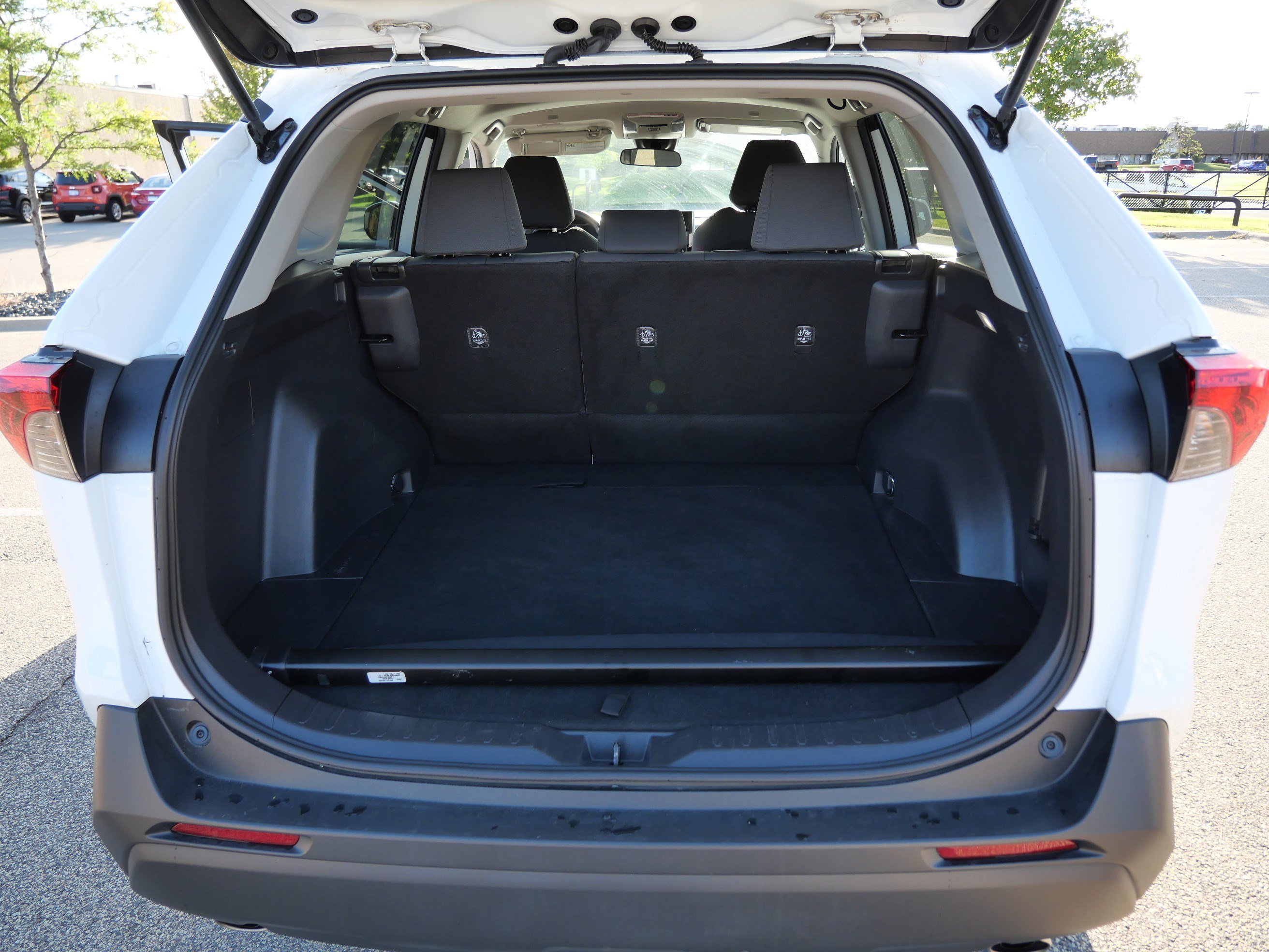 2023 Toyota RAV4 XLE photo 17