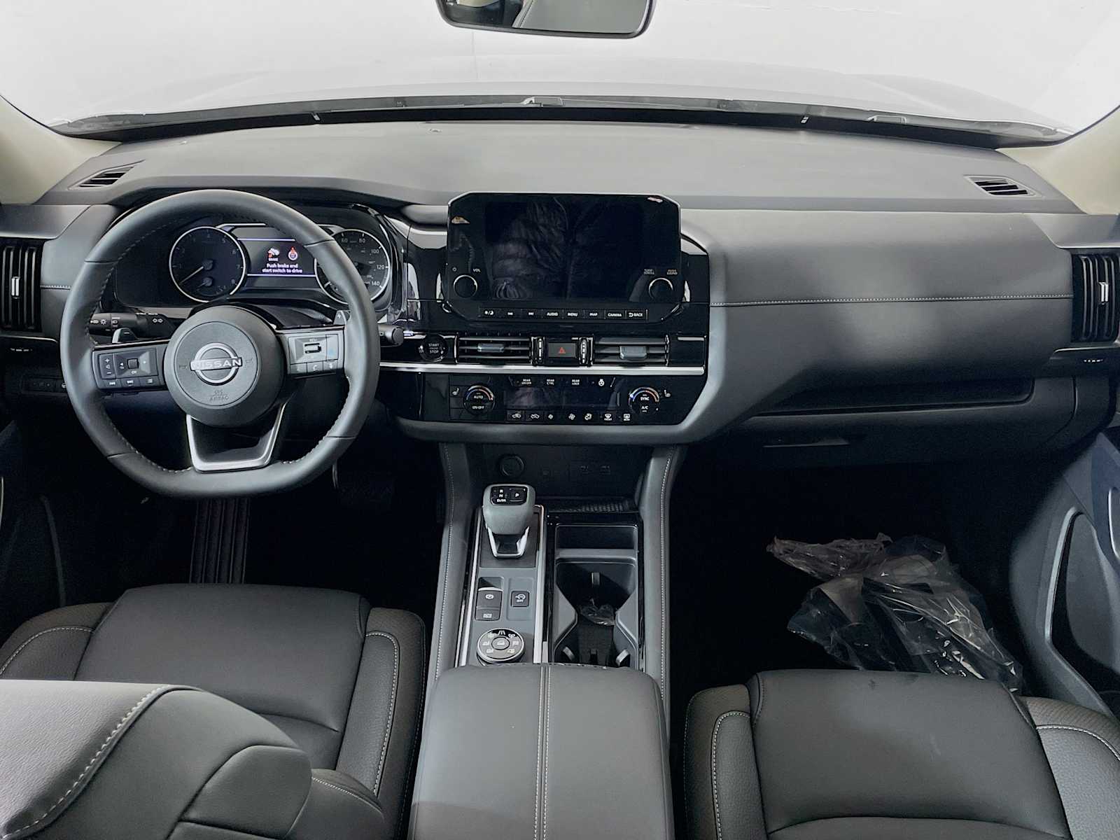 2025 Nissan Pathfinder SL photo 3