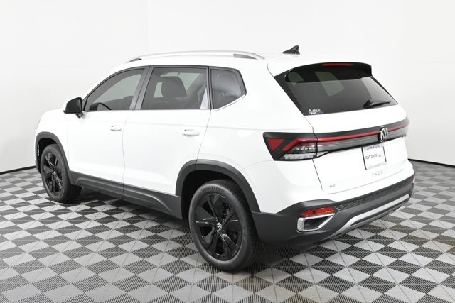 2025 Volkswagen Taos SE photo 2