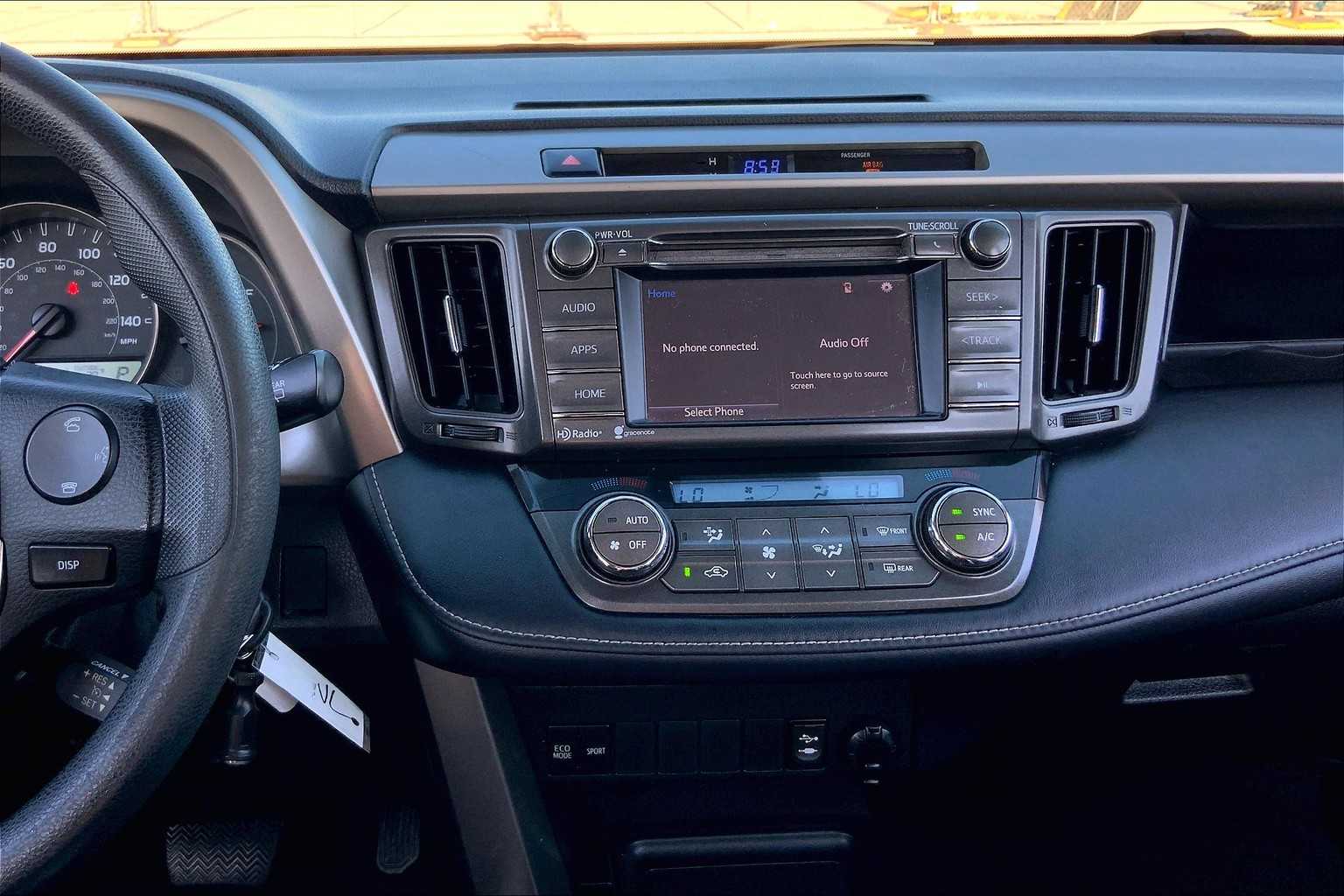 2015 Toyota RAV4 XLE photo 5