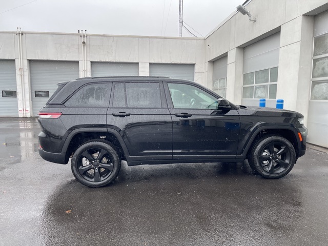 2025 Jeep Grand Cherokee Limited photo 3