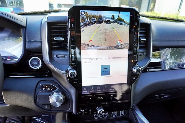 New 2026 Diamond Black Crystal Pearl-Coat Exterior Paint RAM Laramie image 32