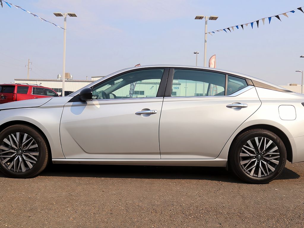 2024 Nissan Altima 2.5 SV photo 3